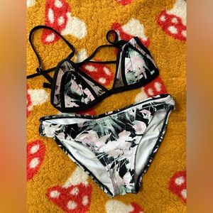 Tropical Floral Trendy Bikini 2 Piece • size small